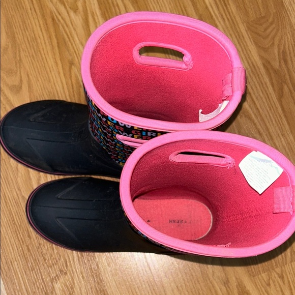 Joe Fresh Vibrant Pink Interior - Picture 7 of 8